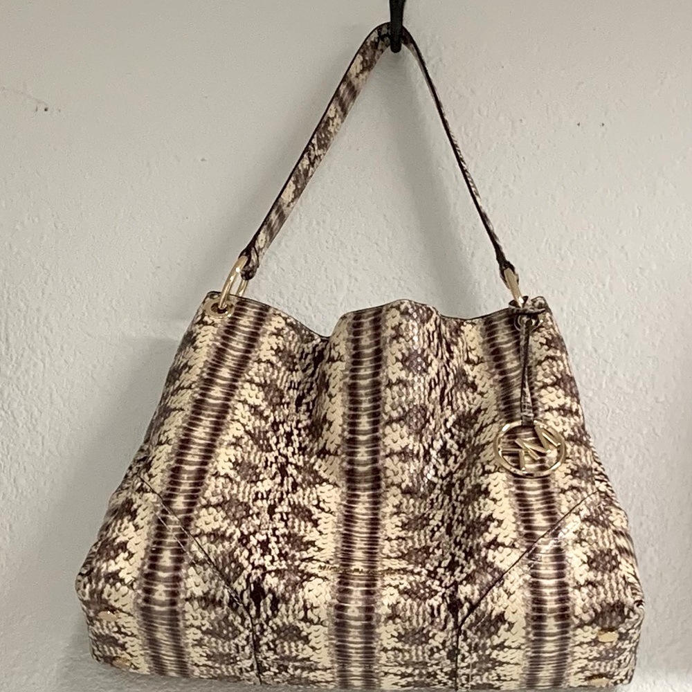 MK shoulder tote bag. Snake print.